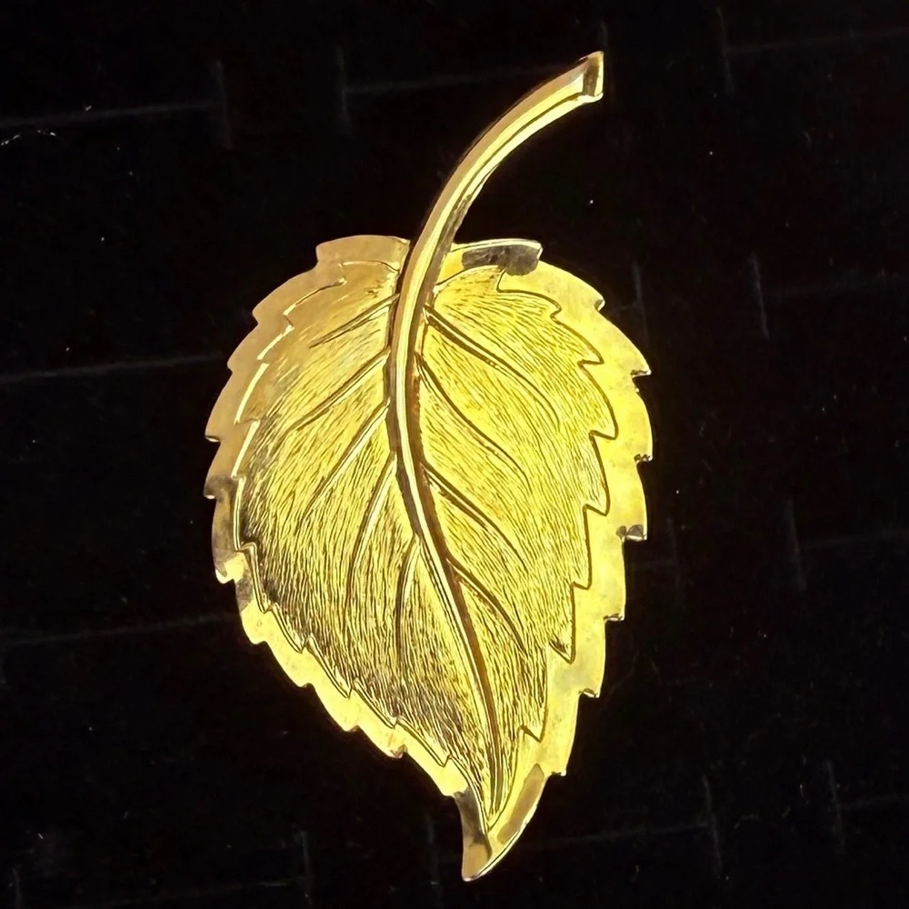 Goldtone Leaf Brooch Pin